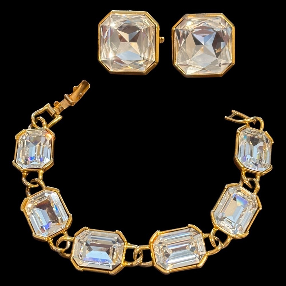 TRIFARI
EMERALD & CUSHION CUT bracelet and clip on earring set Rare